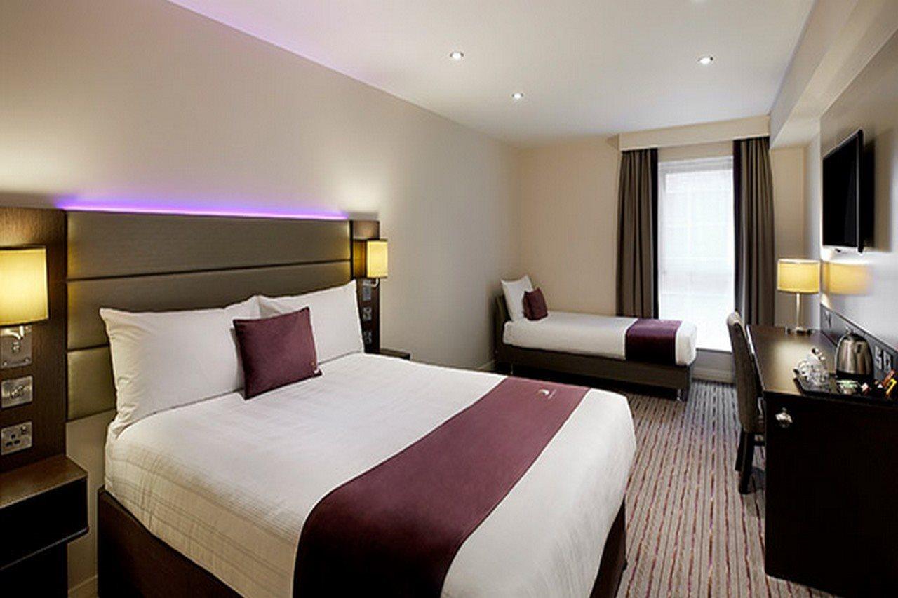 Premier Inn Premier Inn Stockport Central ภายนอก รูปภาพ