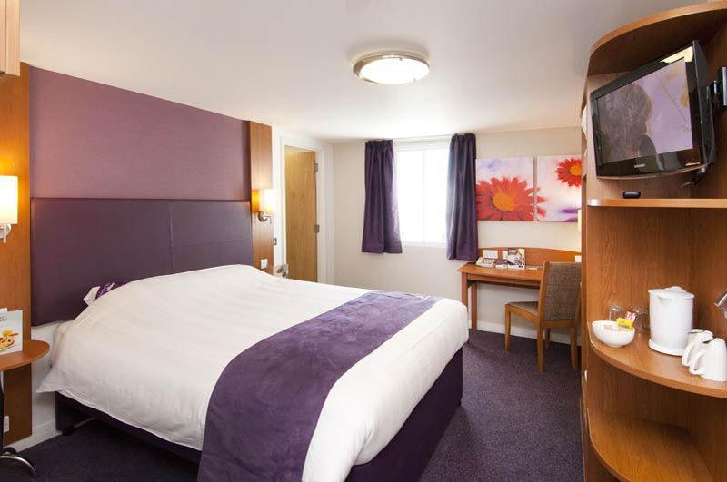 Premier Inn Premier Inn Stockport Central ภายนอก รูปภาพ